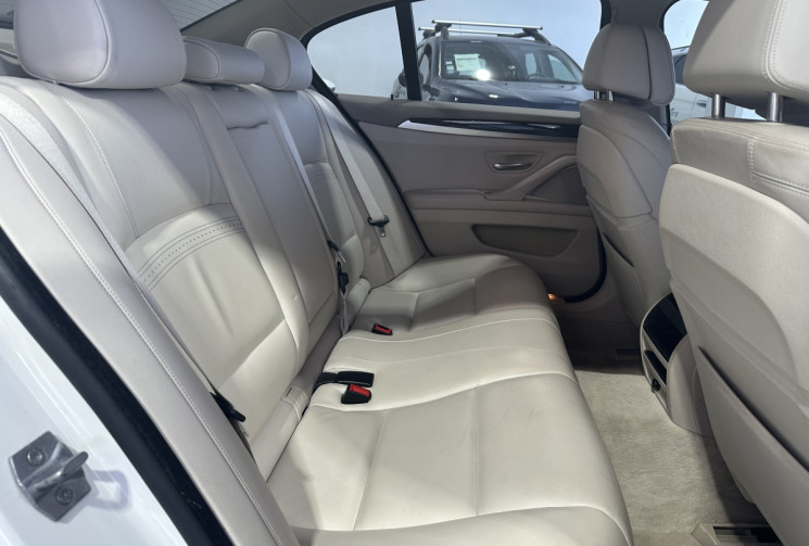 BMW Série 5 530d LCI Modern Xdrive 258 / Suspensions pilotées / Sièges confort / Hayon électrique