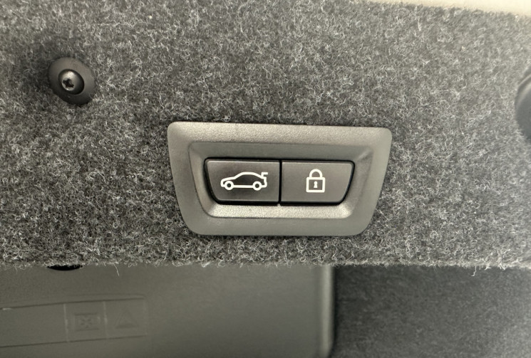 BMW Série 5 530d LCI Modern Xdrive 258 / Suspensions pilotées / Sièges confort / Hayon électrique