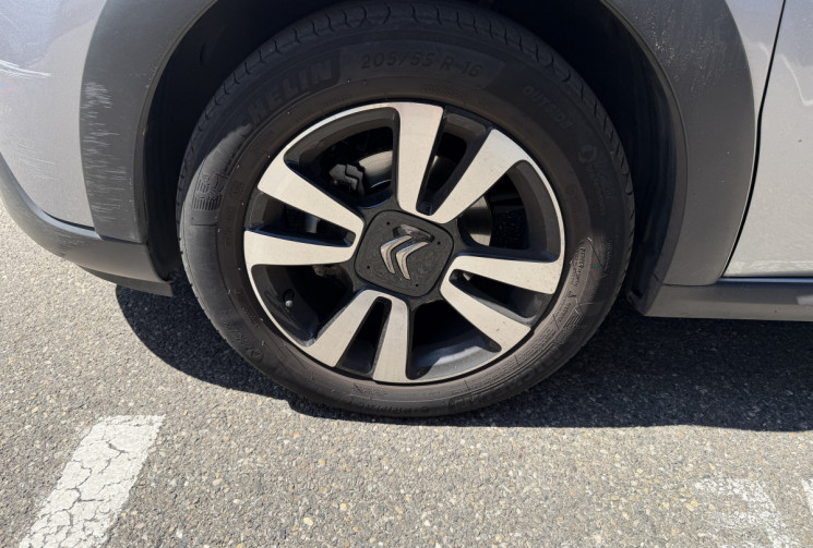 Citroën C3 1.2 PureTech 83 ch C-Series / Suivi 100% Citroen