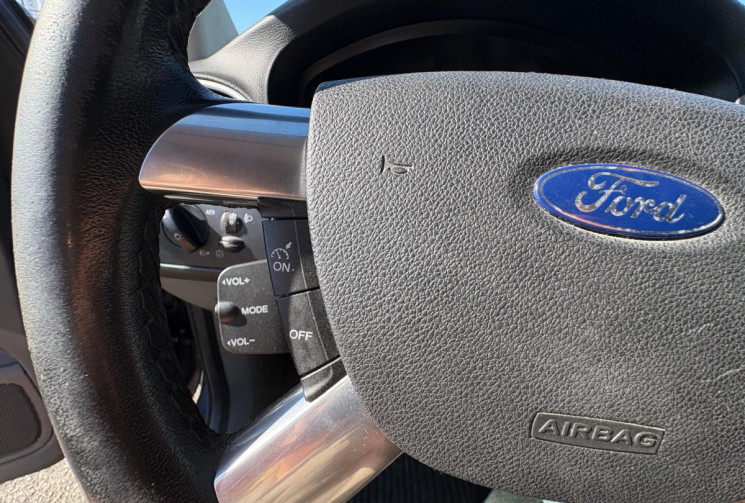Ford Focus II Phase 2 1.6 Ti VCT  GHIA 115  / GARANTIE 12 MOIS 