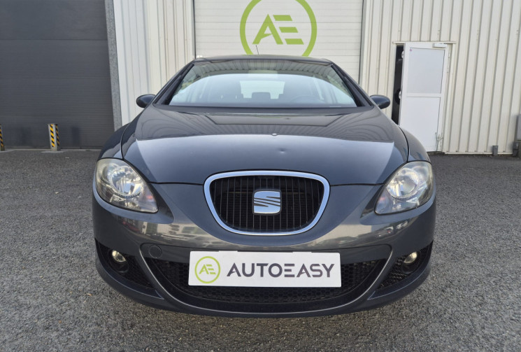 SEAT Leon II (1P1) 2.0 TDI 16V 140 CV * CLIM * 1ER MAIN * CARNET COMPLET * NOUVELLE DISTRIBUTION