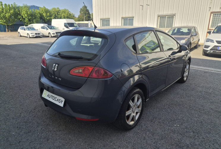 SEAT Leon II (1P1) 2.0 TDI 16V 140 CV * CLIM * 1ER MAIN * CARNET COMPLET * NOUVELLE DISTRIBUTION