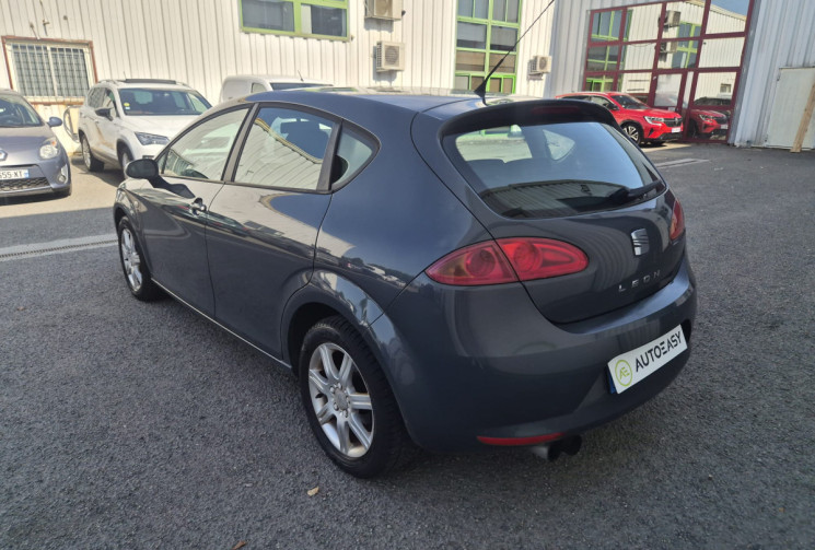SEAT Leon II (1P1) 2.0 TDI 16V 140 CV * CLIM * 1ER MAIN * CARNET COMPLET * NOUVELLE DISTRIBUTION