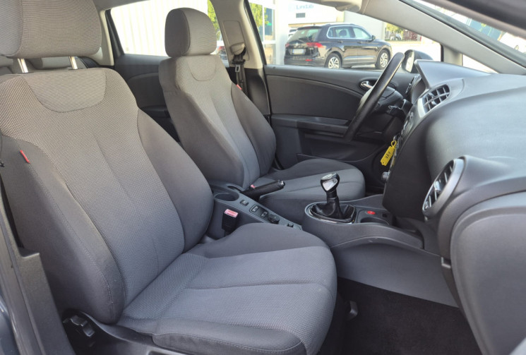 SEAT Leon II (1P1) 2.0 TDI 16V 140 CV * CLIM * 1ER MAIN * CARNET COMPLET * NOUVELLE DISTRIBUTION