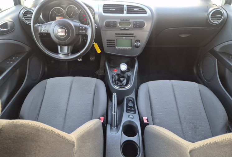 SEAT Leon II (1P1) 2.0 TDI 16V 140 CV * CLIM * 1ER MAIN * CARNET COMPLET * NOUVELLE DISTRIBUTION