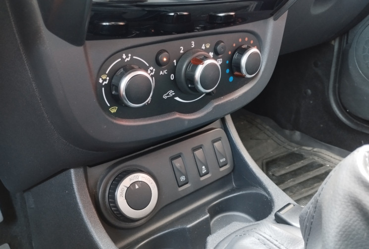 Dacia Duster 1.5 DCi 110 4x4 Black Touch BVM6 + Attelage