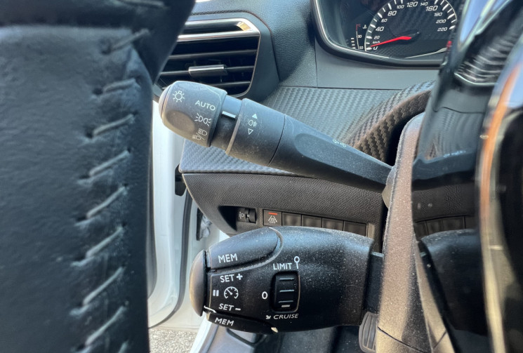 Peugeot 208 1.5 BlueHDI 100 CH ACTIVE / CARPLAY