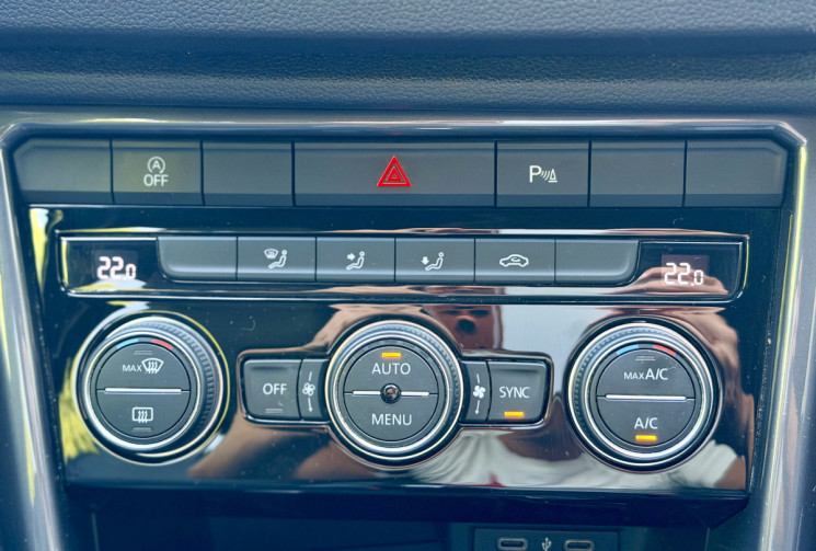 Volkswagen T-Roc R-Line 4Motion 2.0 TDi 150 / 1ere main / Entretien VW / Camera / Carplay