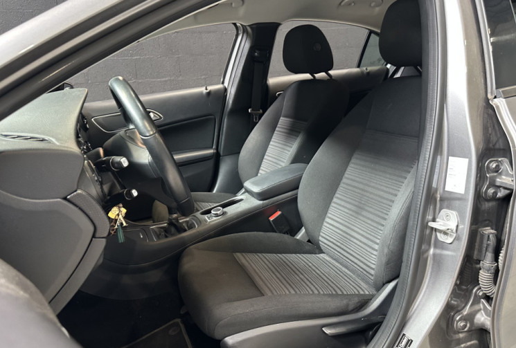 Mercedes Classe A 180 1.6i Sensation 122 ch / Radar Avant et Arrière / Révision à jour