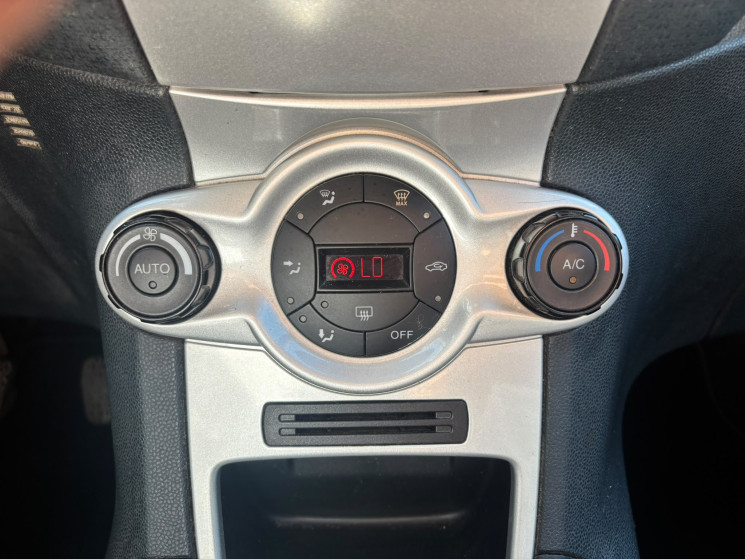 Ford Fiesta TITANIUM TDCI 95 / CLIM / CT OK / REIVISION ET DISTRIBUTION OK / GARANTIE 6 MOIS 