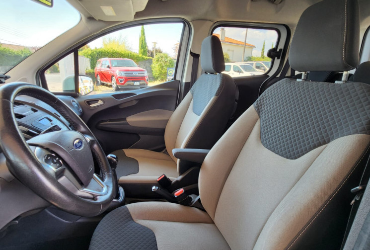 Ford Tourneo Courier 1.5 TDCi COMBI COURT 95 / 5 PLACES / TRES BON ETAT / DISTRI NEUVE 