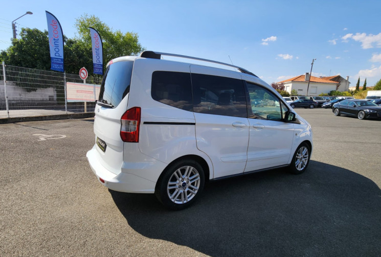 Ford Tourneo Courier 1.5 TDCi COMBI COURT 95 / 5 PLACES / TRES BON ETAT / DISTRI NEUVE 
