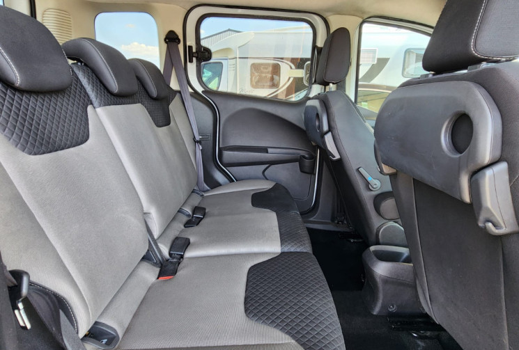 Ford Tourneo Courier 1.5 TDCi COMBI COURT 95 / 5 PLACES / TRES BON ETAT / DISTRI NEUVE 