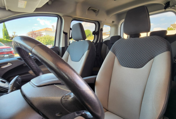 Ford Tourneo Courier 1.5 TDCi COMBI COURT 95 / 5 PLACES / TRES BON ETAT / DISTRI NEUVE 