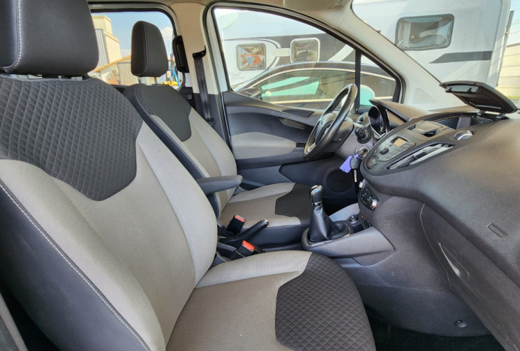 Ford Tourneo Courier 1.5 TDCi COMBI COURT 95 / 5 PLACES / TRES BON ETAT / DISTRI NEUVE 