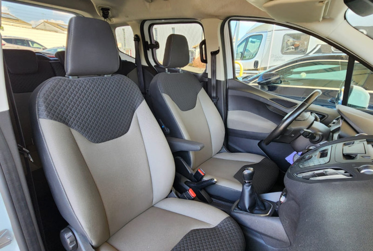 Ford Tourneo Courier 1.5 TDCi COMBI COURT 95 / 5 PLACES / TRES BON ETAT / DISTRI NEUVE 
