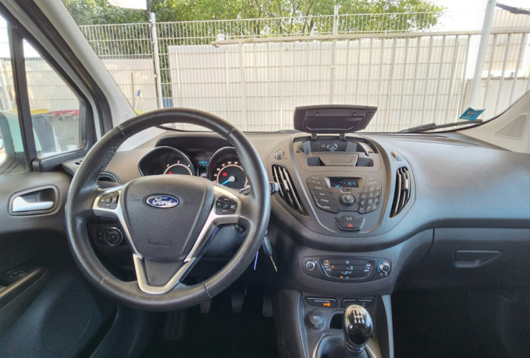 Ford Tourneo Courier 1.5 TDCi COMBI COURT 95 / 5 PLACES / TRES BON ETAT / DISTRI NEUVE 