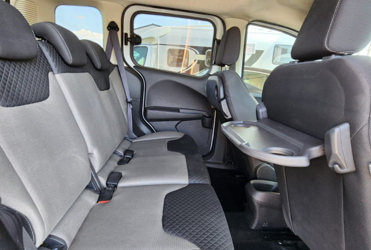 Ford Tourneo Courier 1.5 TDCi COMBI COURT 95 / 5 PLACES / TRES BON ETAT / DISTRI NEUVE 