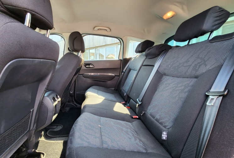 Peugeot 3008  1.6 HDi 112 / ENTRETIEN SUIVI / DISTRI OK / PNEU AV NEUFS