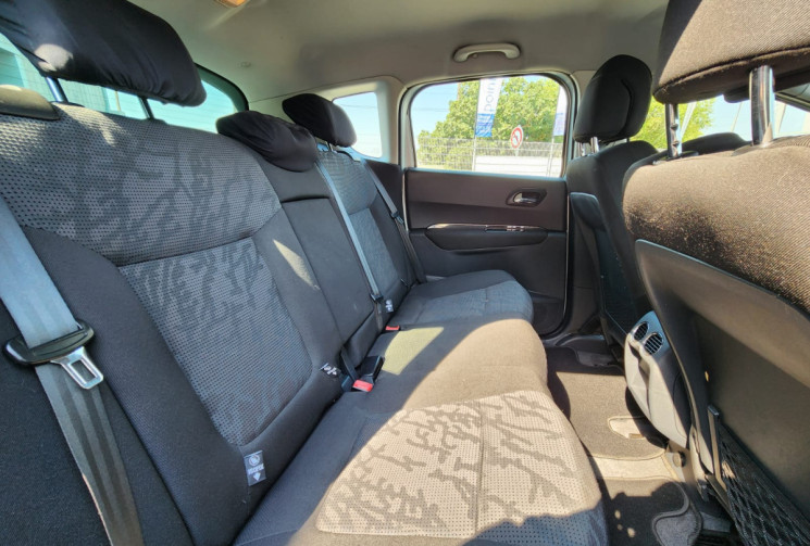 Peugeot 3008  1.6 HDi 112 / ENTRETIEN SUIVI / DISTRI OK / PNEU AV NEUFS