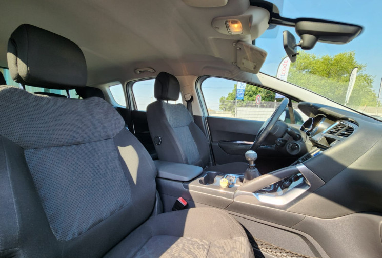 Peugeot 3008  1.6 HDi 112 / ENTRETIEN SUIVI / DISTRI OK / PNEU AV NEUFS