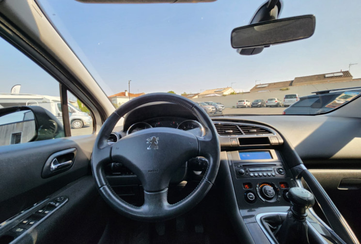 Peugeot 3008  1.6 HDi 112 / ENTRETIEN SUIVI / DISTRI OK / PNEU AV NEUFS