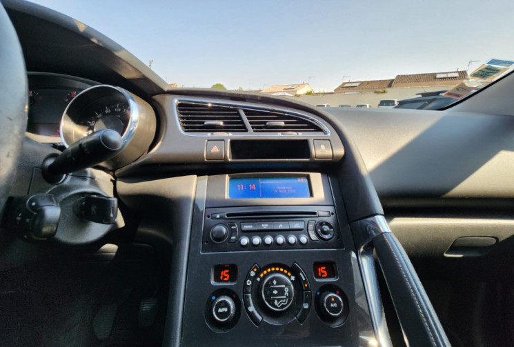 Peugeot 3008  1.6 HDi 112 / ENTRETIEN SUIVI / DISTRI OK / PNEU AV NEUFS