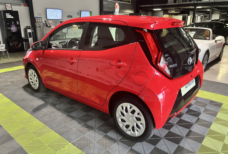 Toyota Aygo 1.0 72 CH VVT-i BVM5 X-PLAY 5 PORTES