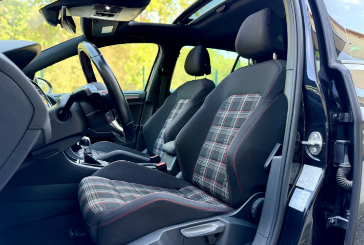 Volkswagen Golf 7.5 GTi Performance 2.0 TFSI 245 DSG7 / Toit ouvrant / Carplay / Eventuri