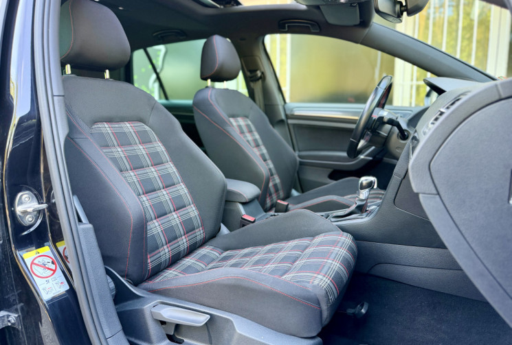Volkswagen Golf 7.5 GTi Performance 2.0 TFSI 245 DSG7 / Toit ouvrant / Carplay / Eventuri