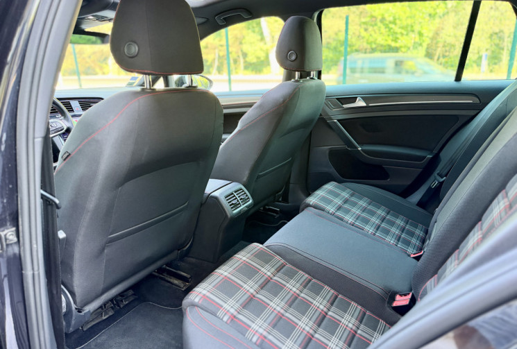 Volkswagen Golf 7.5 GTi Performance 2.0 TFSI 245 DSG7 / Toit ouvrant / Carplay / Eventuri