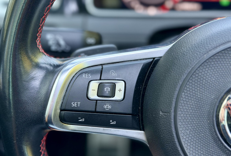 Volkswagen Golf 7.5 GTi Performance 2.0 TFSI 245 DSG7 / Toit ouvrant / Carplay / Eventuri