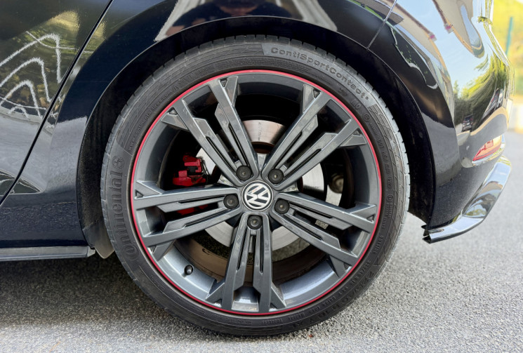 Volkswagen Golf 7.5 GTi Performance 2.0 TFSI 245 DSG7 / Toit ouvrant / Carplay / Eventuri