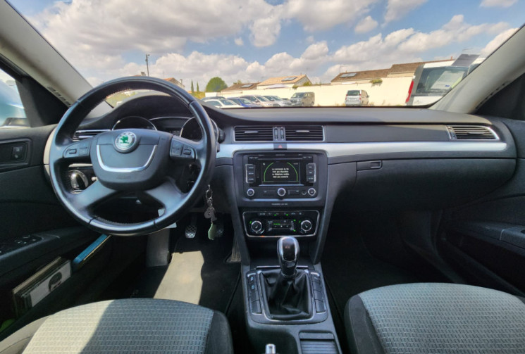 Skoda SUPERB II Combi 1.6 TDI 105 / BON ÉTAT / GARANTIE 12 MOIS