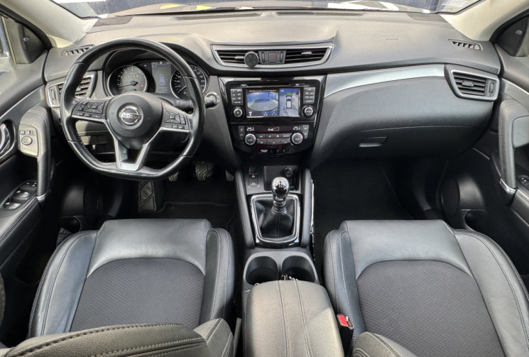 Nissan Qashqai Qasqai / 115 ch / 96500 km / caméra 360 / toit panoramique / sièges chauffants