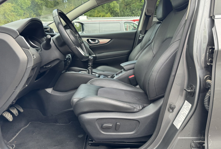 Nissan Qashqai Qasqai / 115 ch / 96500 km / caméra 360 / toit panoramique / sièges chauffants