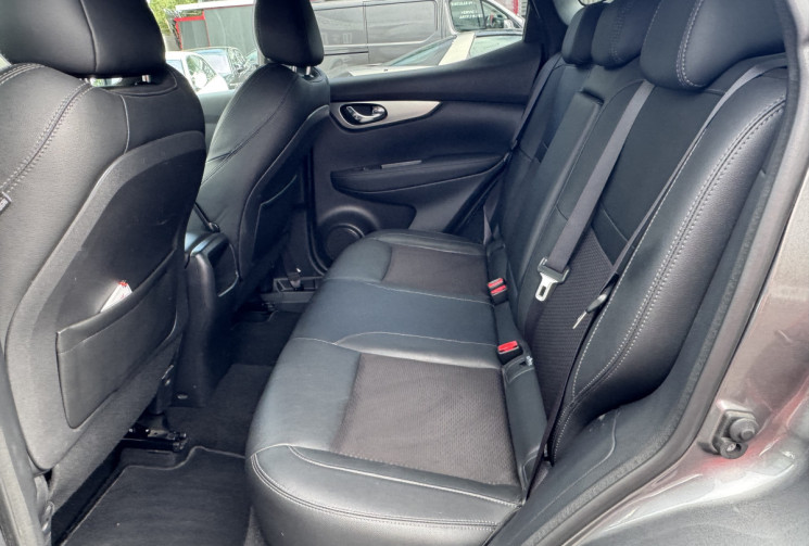 Nissan Qashqai Qasqai / 115 ch / 96500 km / caméra 360 / toit panoramique / sièges chauffants