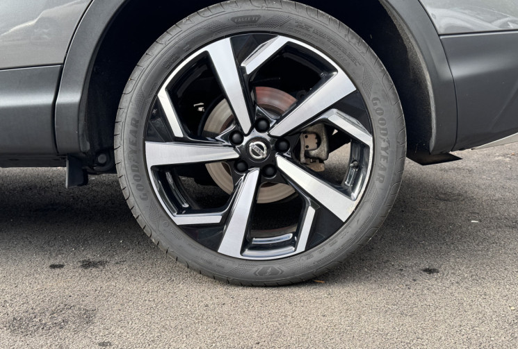 Nissan Qashqai Qasqai / 115 ch / 96500 km / caméra 360 / toit panoramique / sièges chauffants