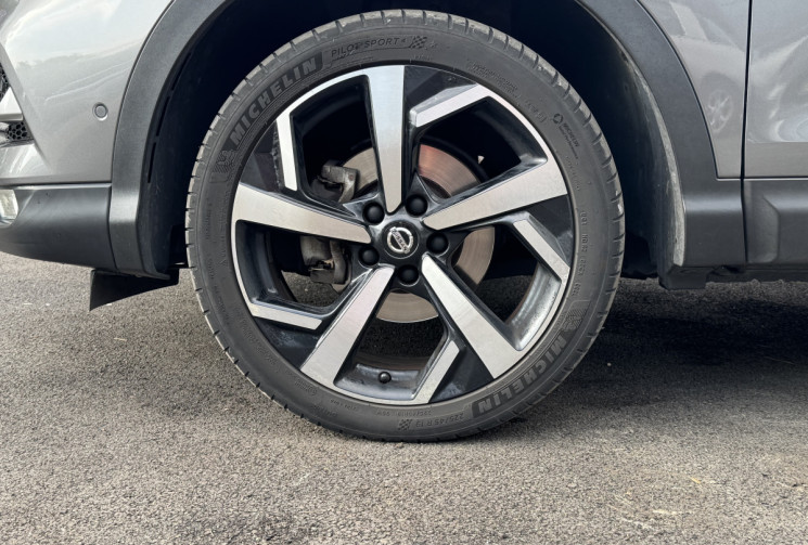 Nissan Qashqai Qasqai / 115 ch / 96500 km / caméra 360 / toit panoramique / sièges chauffants