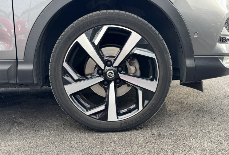 Nissan Qashqai Qasqai / 115 ch / 96500 km / caméra 360 / toit panoramique / sièges chauffants