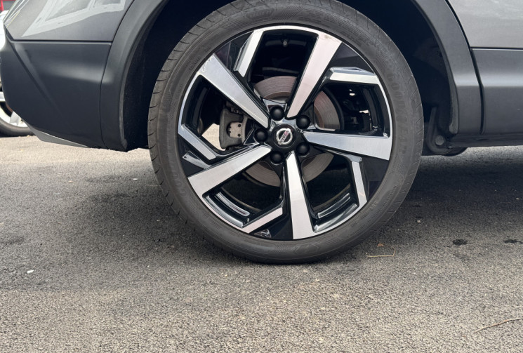 Nissan Qashqai Qasqai / 115 ch / 96500 km / caméra 360 / toit panoramique / sièges chauffants