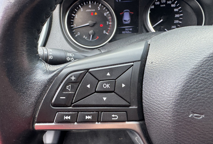 Nissan Qashqai Qasqai / 115 ch / 96500 km / caméra 360 / toit panoramique / sièges chauffants