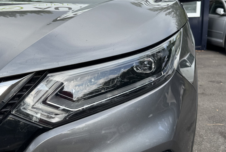 Nissan Qashqai Qasqai / 115 ch / 96500 km / caméra 360 / toit panoramique / sièges chauffants