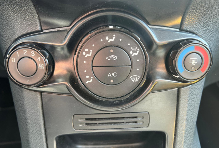 Ford Fiesta 1.25 60ch Ambiente  / Suivi entretien 