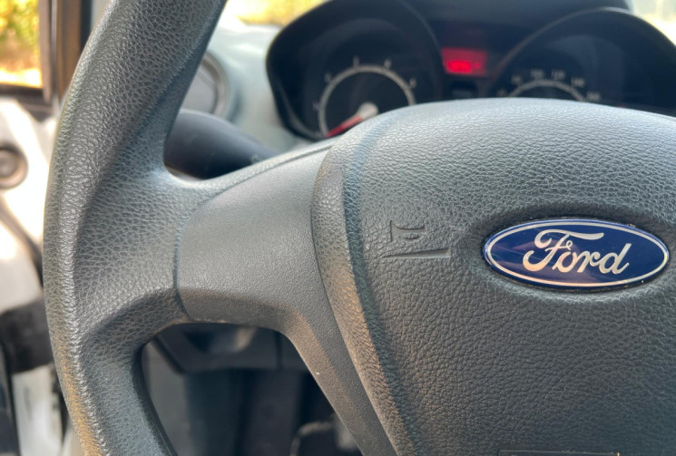 Ford Fiesta 1.25 60ch Ambiente  / Suivi entretien 