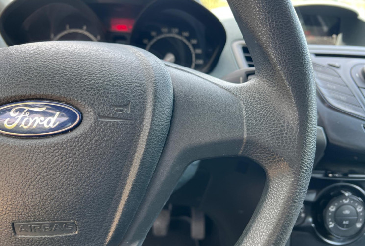 Ford Fiesta 1.25 60ch Ambiente  / Suivi entretien 