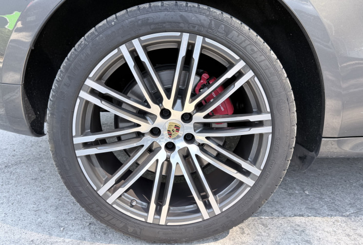Porsche Macan TURBO 3.6 V6 400 PDK  * Français / Entretien à jour / Toit Ouvrant / Bose / Sport