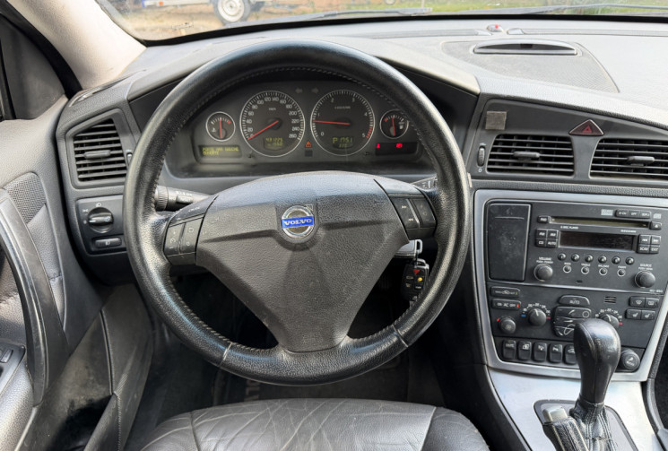 Volvo XC70 D5 Cross Country 185 ch / BVA / Attelage / Cabine Arrière / Vendu en l'état