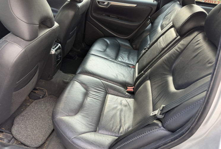 Volvo XC70 D5 Cross Country 185 ch / BVA / Attelage / Cabine Arrière / Vendu en l'état