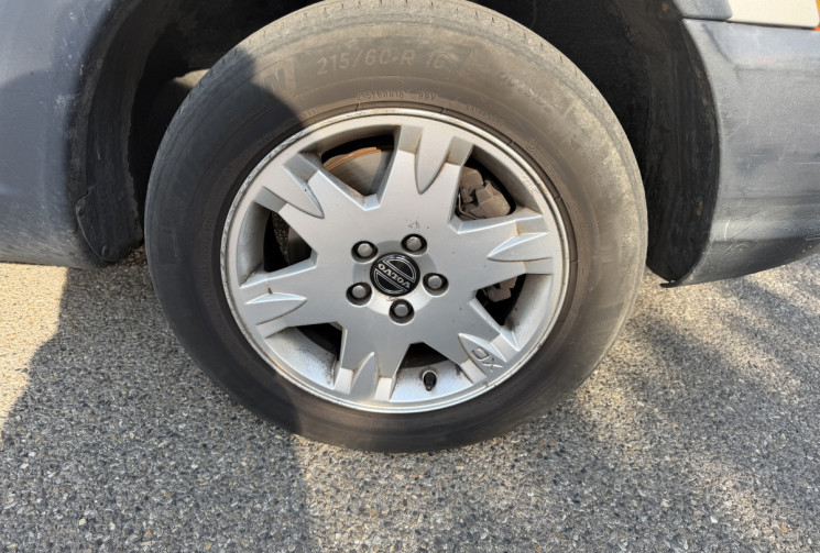 Volvo XC70 D5 Cross Country 185 ch / BVA / Attelage / Cabine Arrière / Vendu en l'état